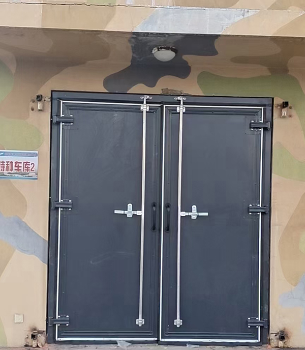 丹凤工业平开门