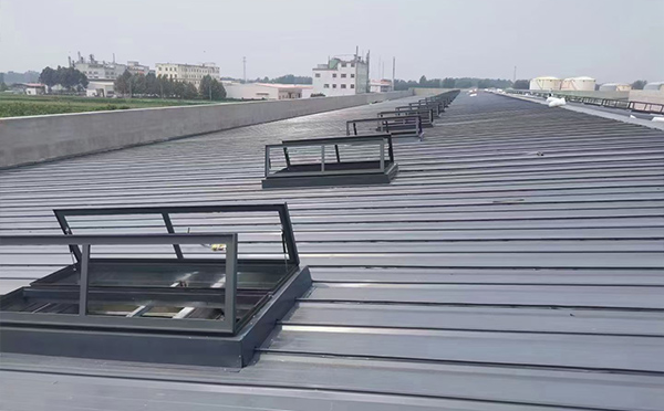 某中学室内体育馆丹凤排烟窗改造项目