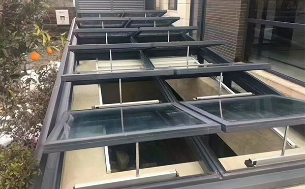 某轨道交通车辆维修车间丹凤排烟窗应用