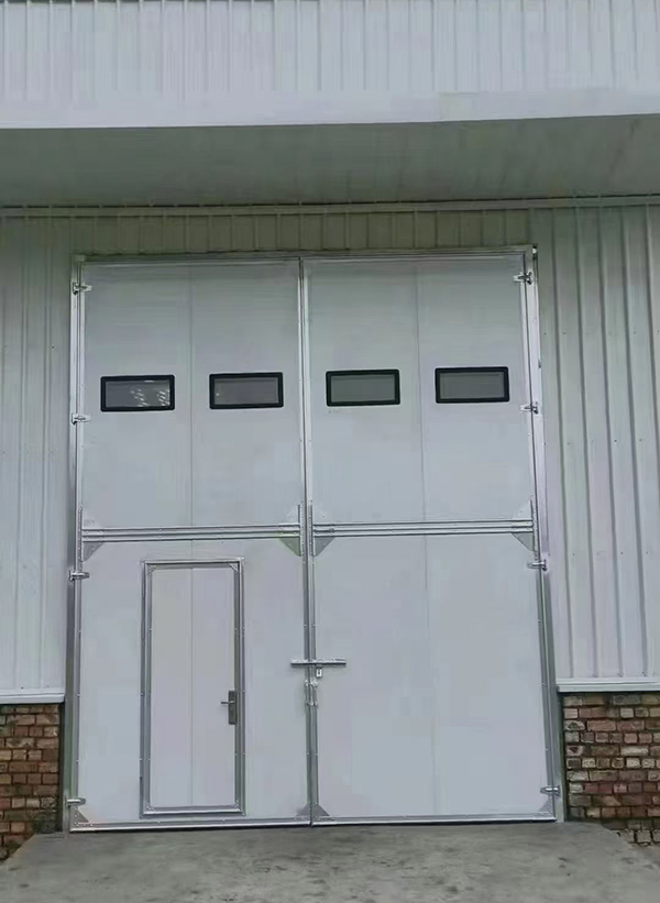 丹凤工业门在设备装配车间出入口的实施记录