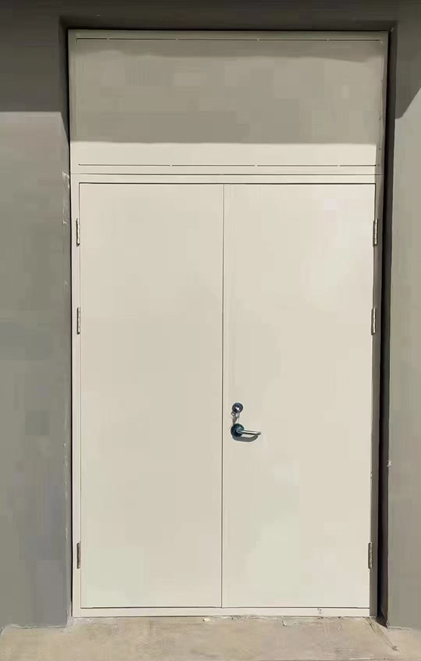 展览馆项目完成大跨度丹凤防火门安装 展览馆项目完成大跨度丹凤防火门安装